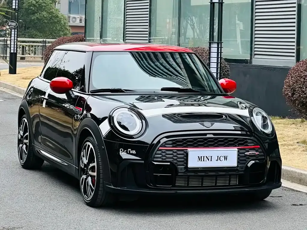 MINI JCW (John Cooper Works) — фото 1