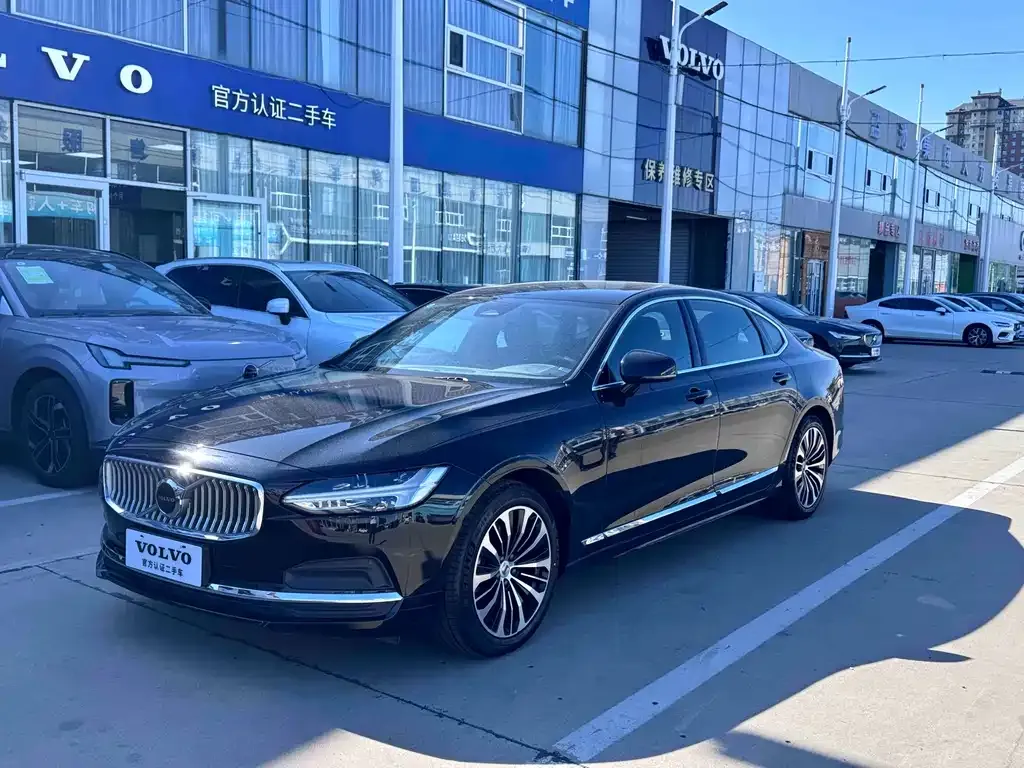 Volvo S90 — фото 1