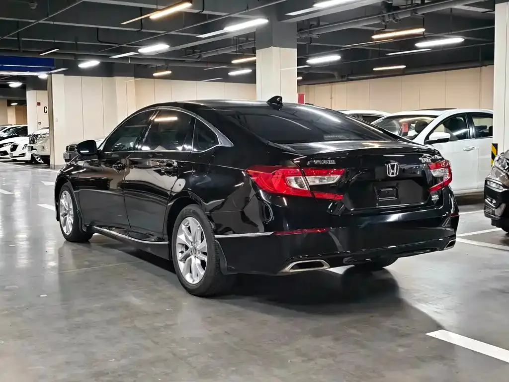 Honda Accord — фото 10