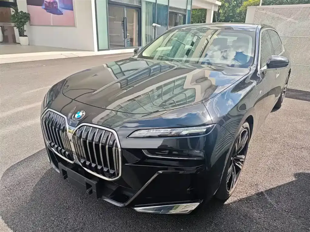 BMW 7 Series — фото 1