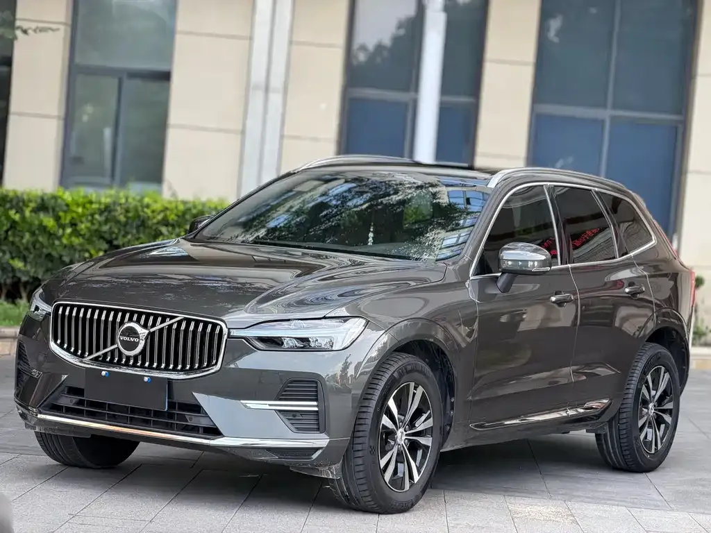 Volvo XC60 — фото 1