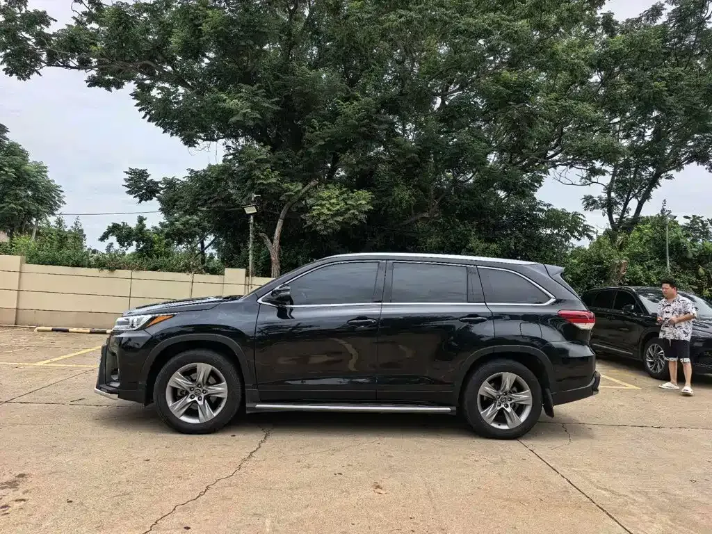 Toyota Highlander — фото 5