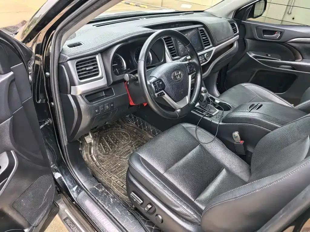 Toyota Highlander — фото 9