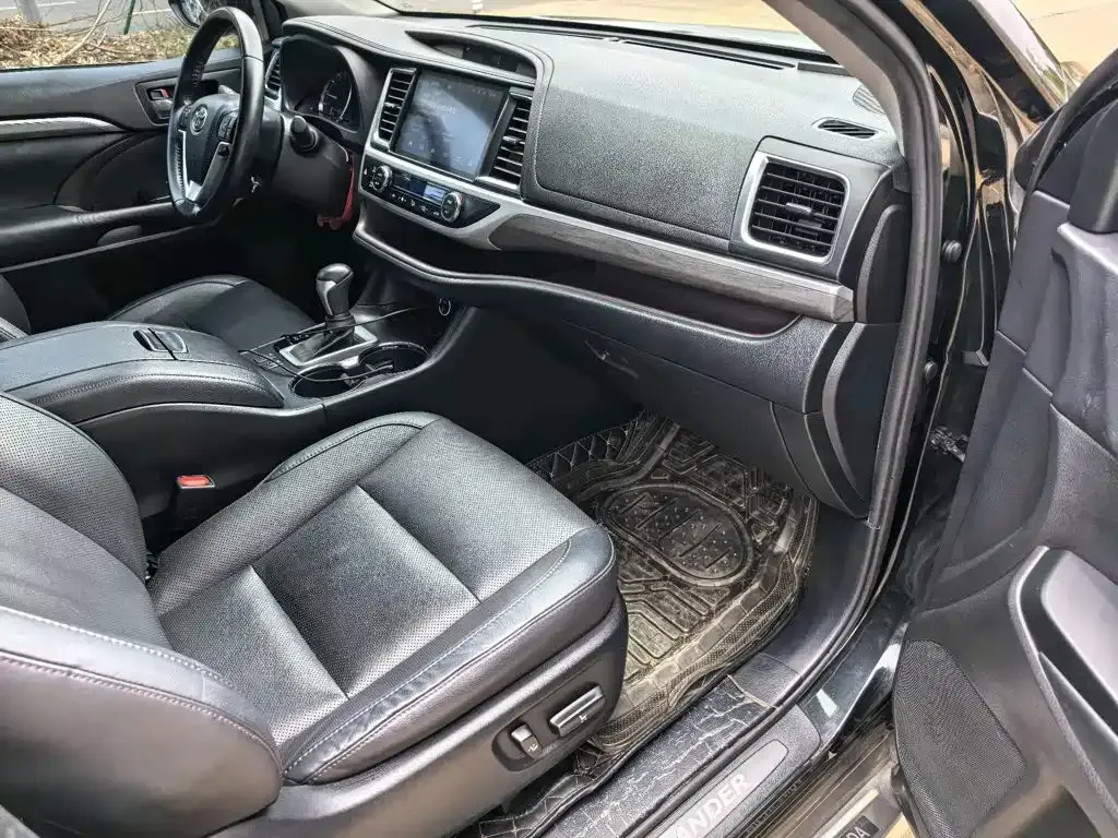 Toyota Highlander — фото 6