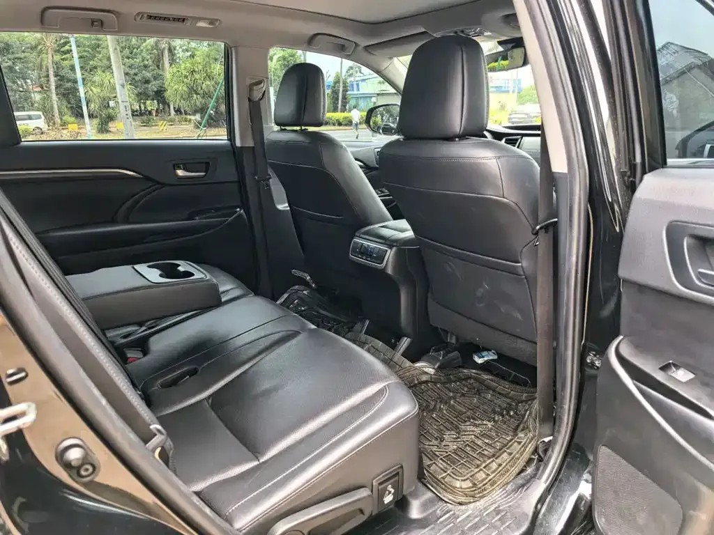 Toyota Highlander — фото 4