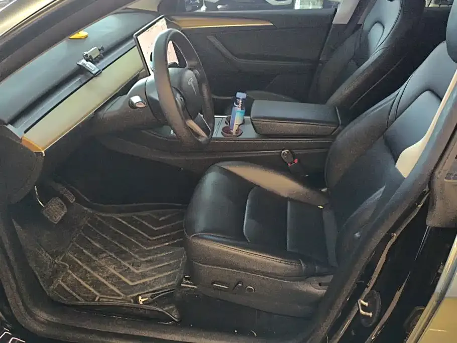 Tesla Model Y — фото 10