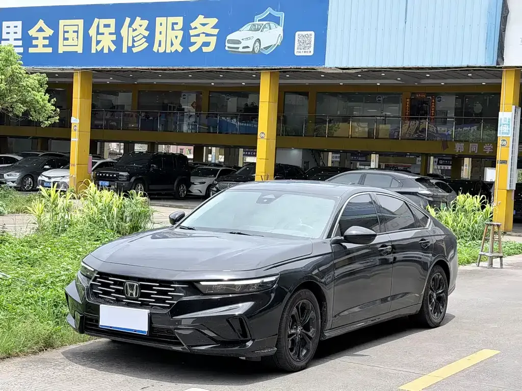 Honda Accord — фото 1