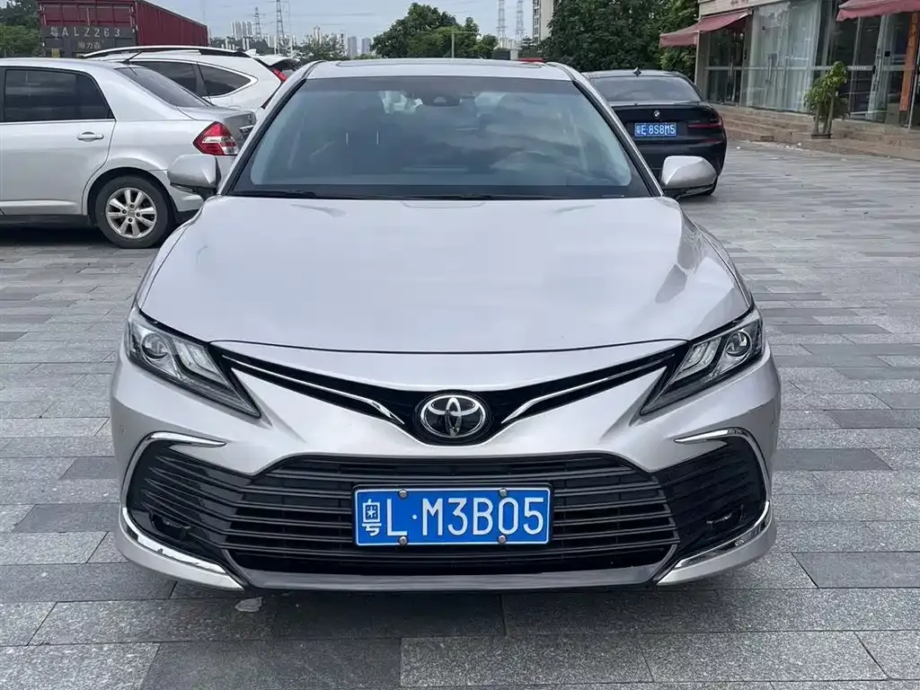 Toyota Camry — фото 4
