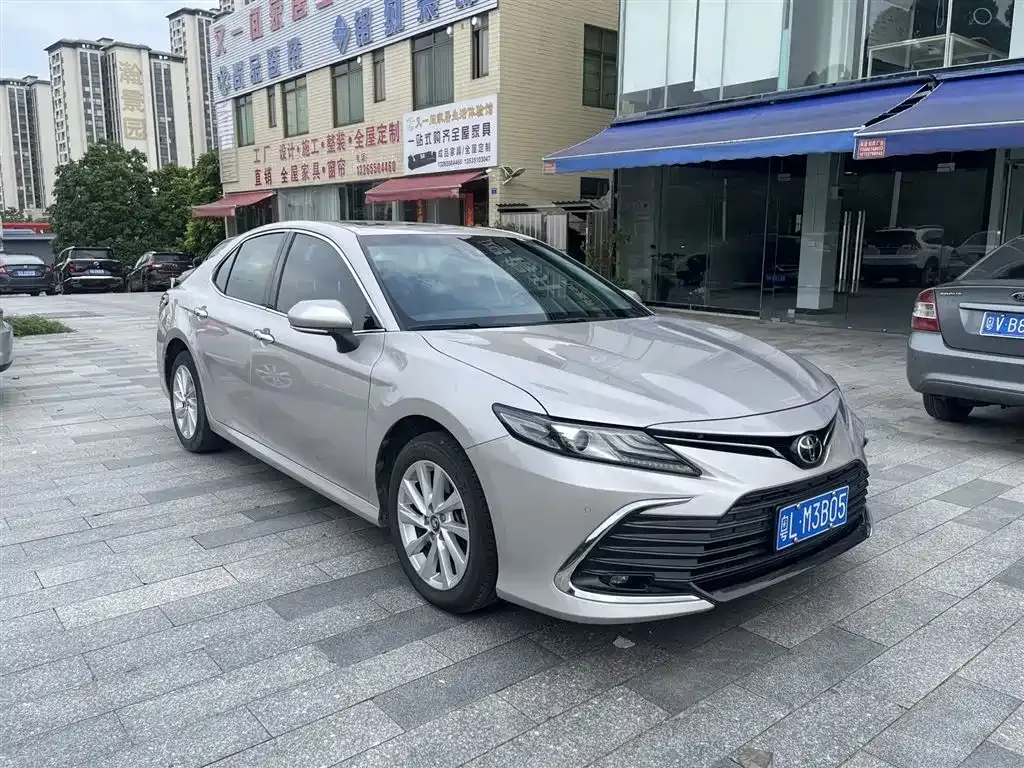 Toyota Camry — фото 9
