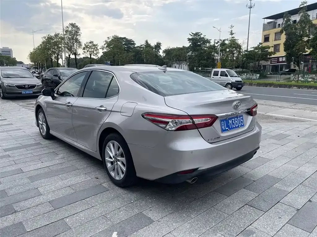 Toyota Camry — фото 6