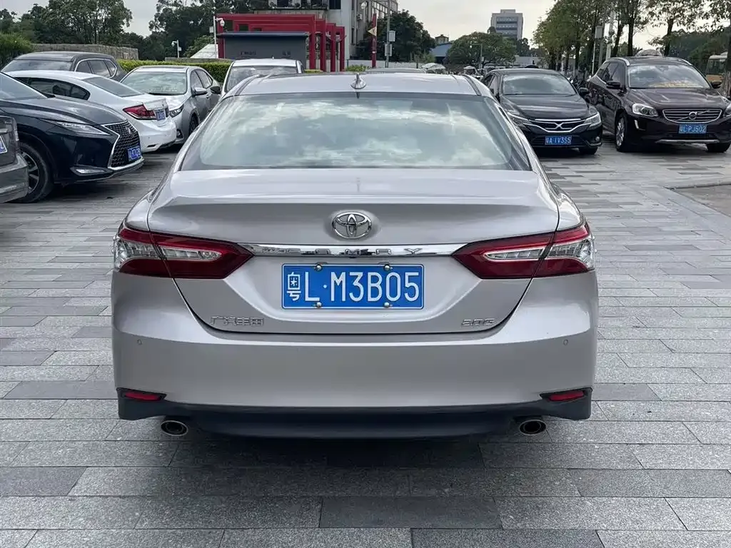 Toyota Camry — фото 5