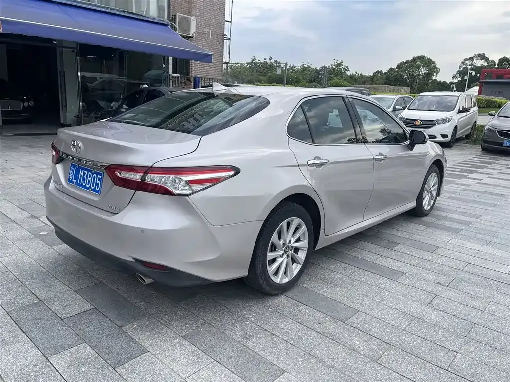 Toyota Camry — фото 7