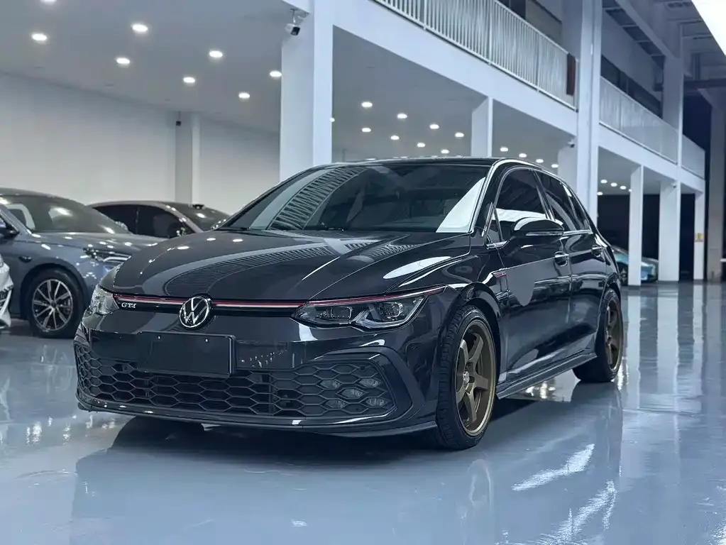 Volkswagen Golf GTI — фото 1