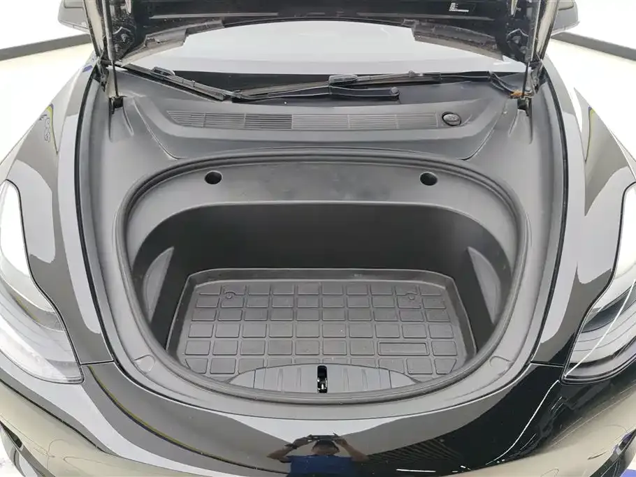 Tesla Model 3 — фото 10