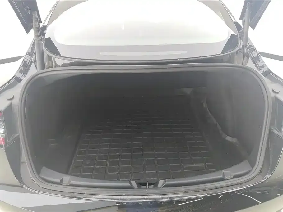 Tesla Model 3 — фото 5