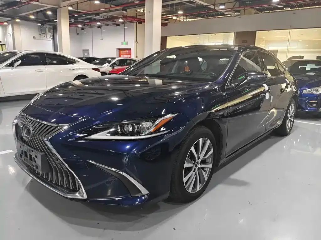 Lexus ES — фото 1