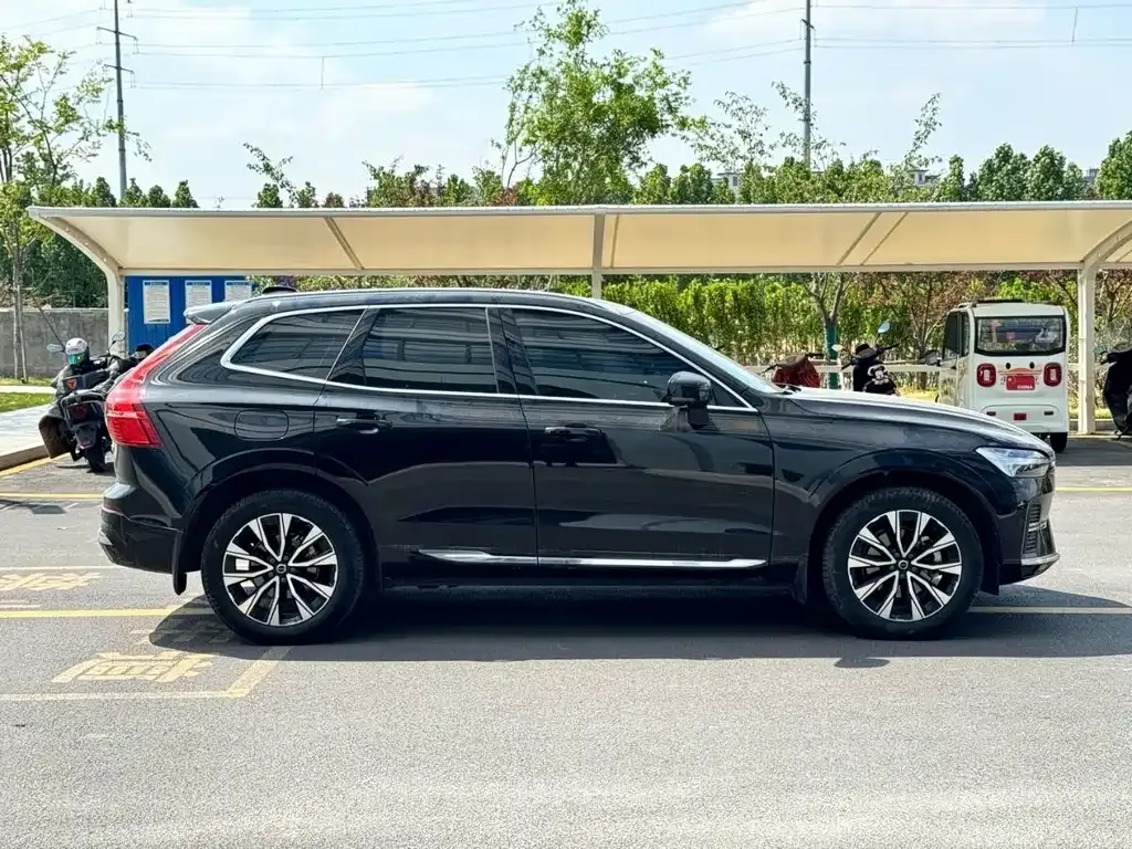 Volvo XC60 — фото 10