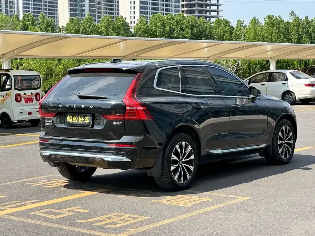Volvo XC60 — фото 8