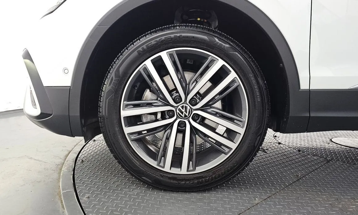 Volkswagen Tiguan — фото 7