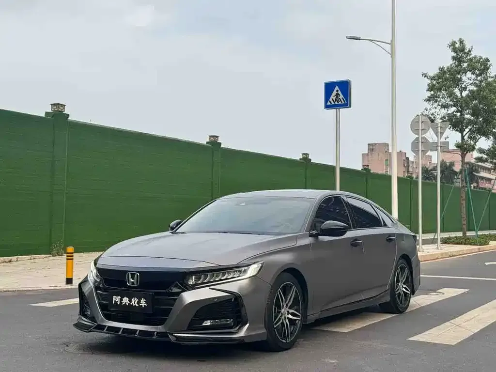 Honda Accord — фото 1