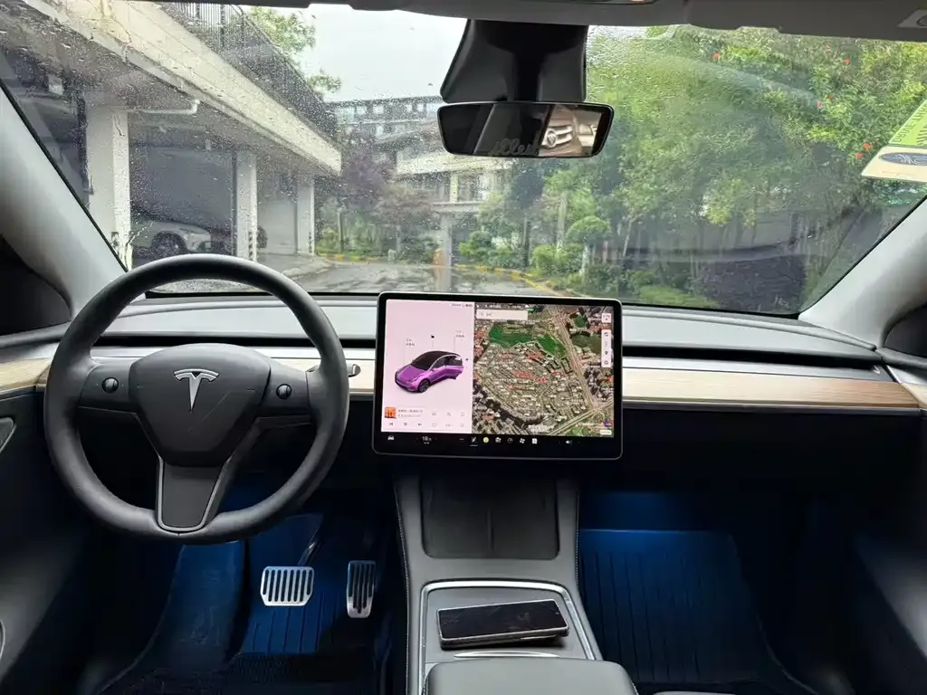 Tesla Model Y — фото 8