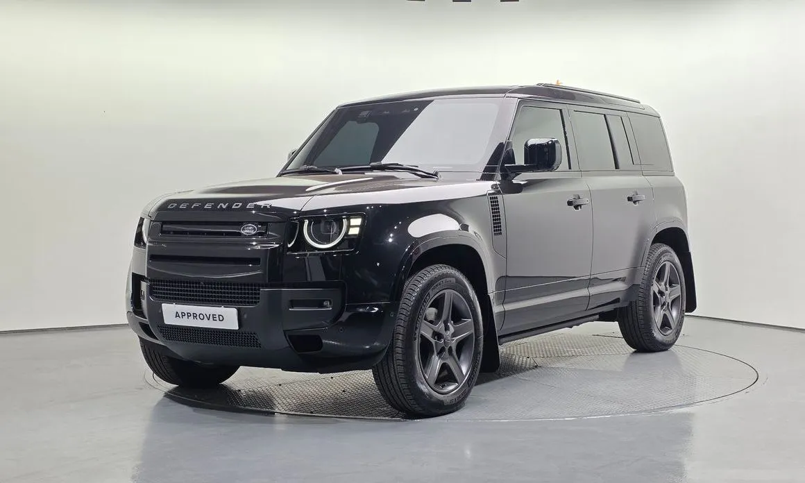 Land Rover Defender 110 P300 X-Dynamic SE 1