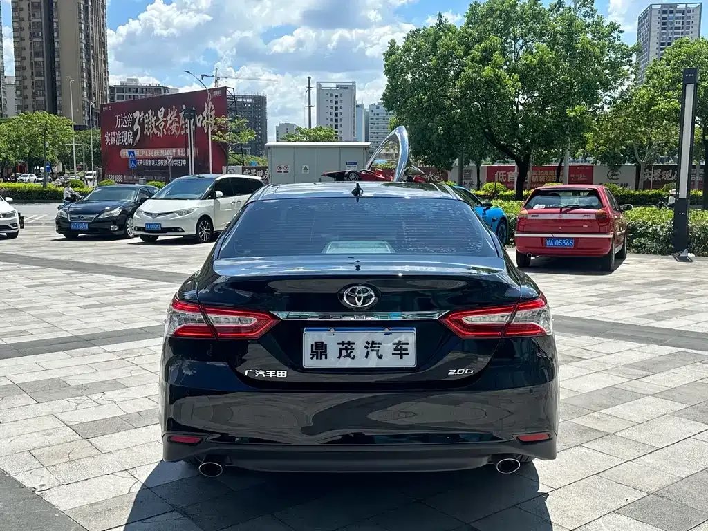 Toyota Camry — фото 10