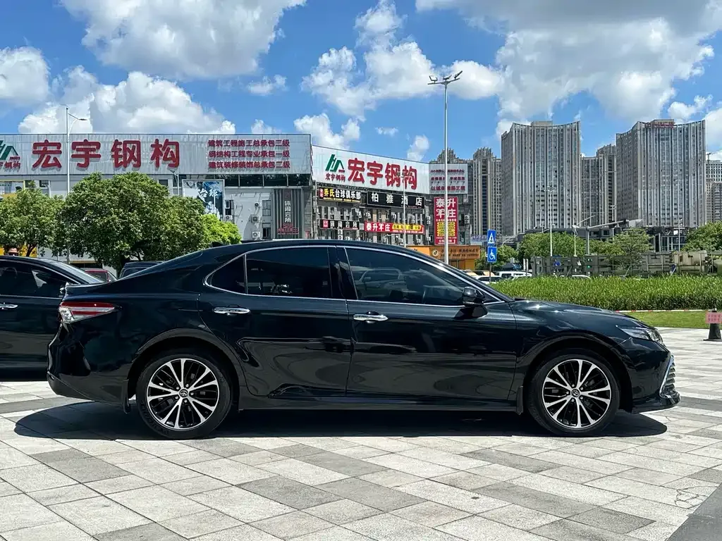 Toyota Camry — фото 7