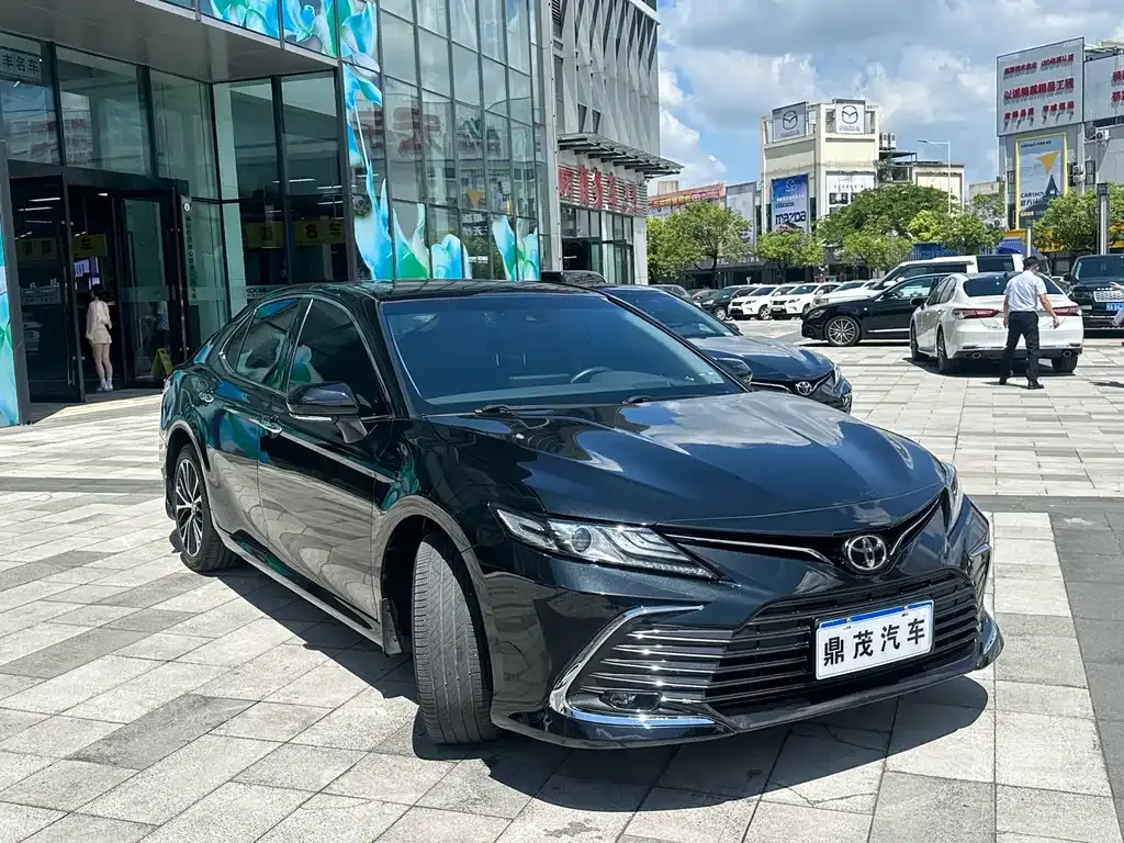 Toyota Camry — фото 6
