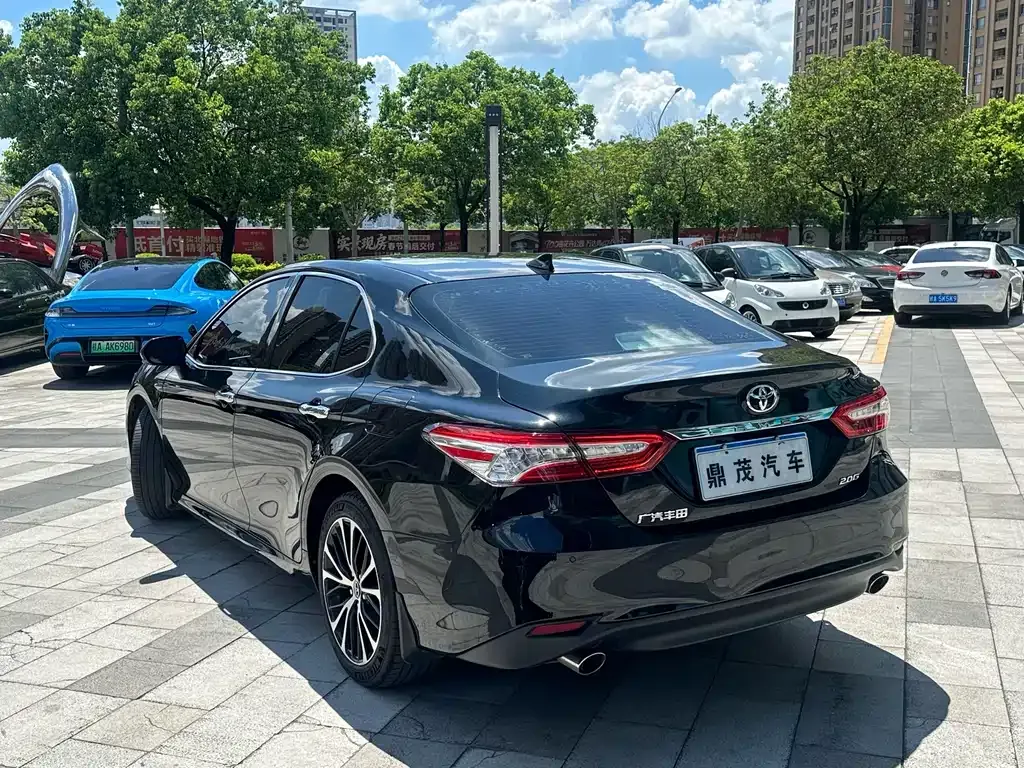 Toyota Camry — фото 8
