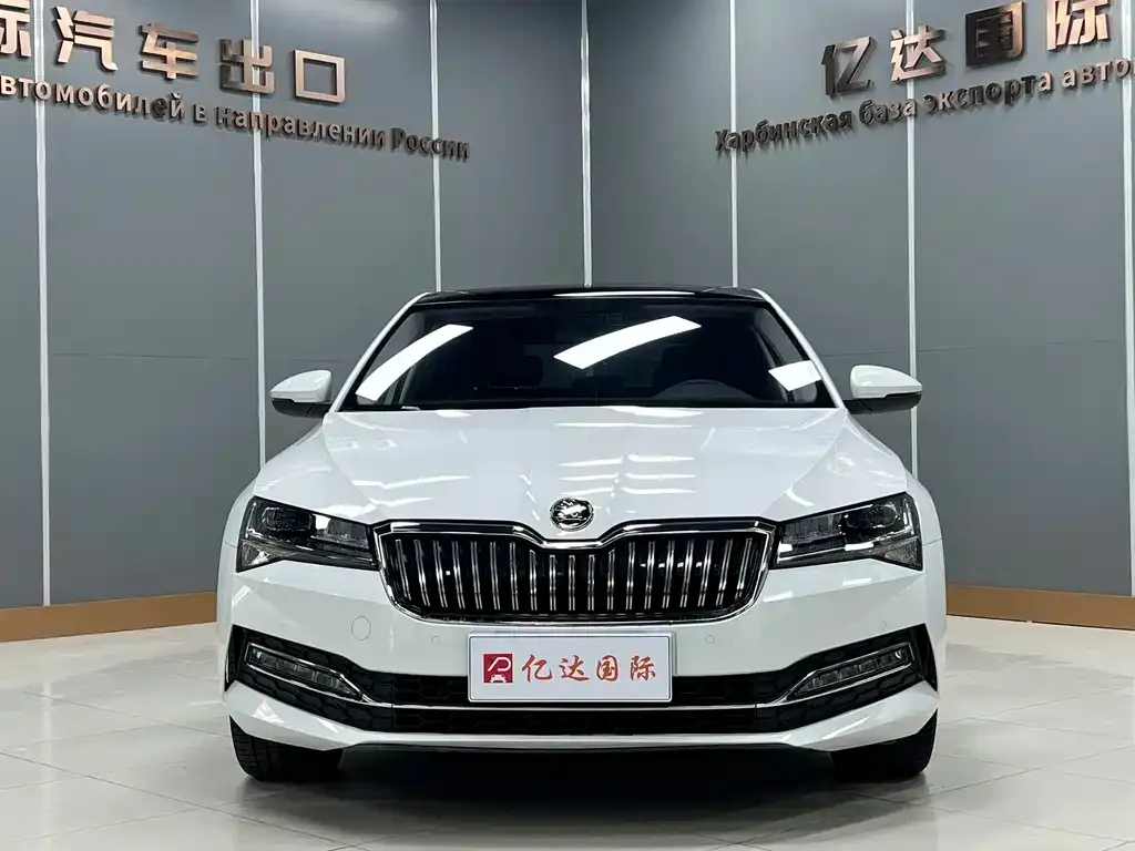Skoda Superb — фото 8