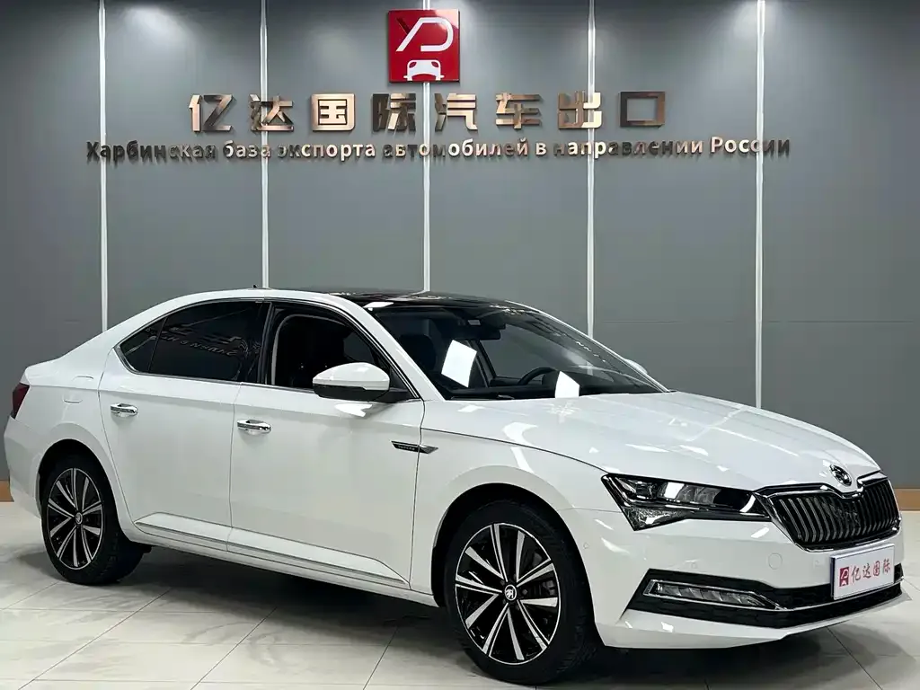 Skoda Superb — фото 6