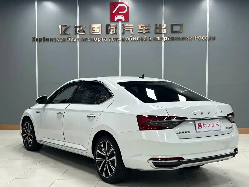 Skoda Superb — фото 2