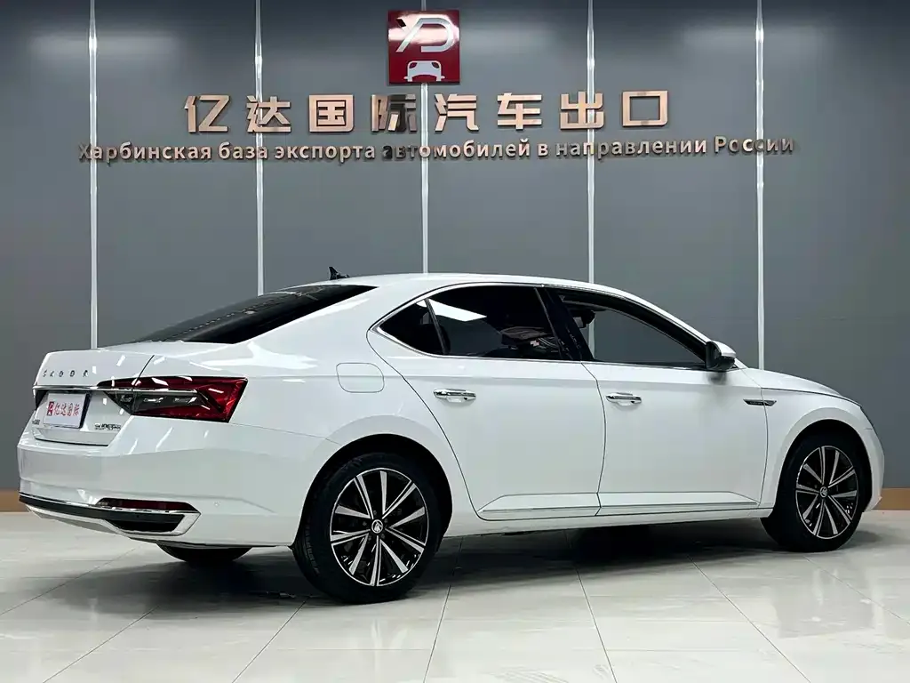 Skoda Superb — фото 3