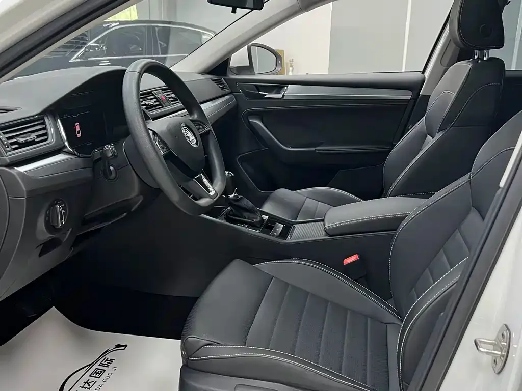 Skoda Superb — фото 9