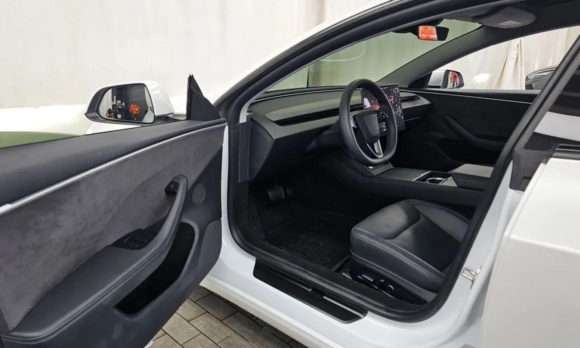 Tesla Model 3 — фото 10