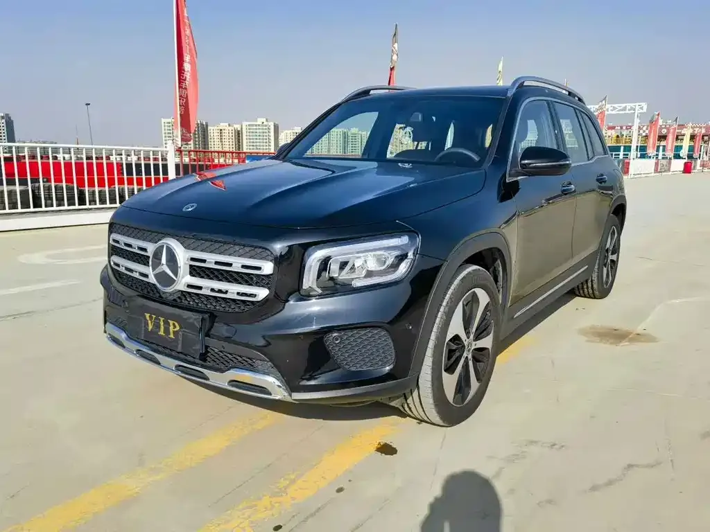 Mercedes-Benz GLB — фото 1