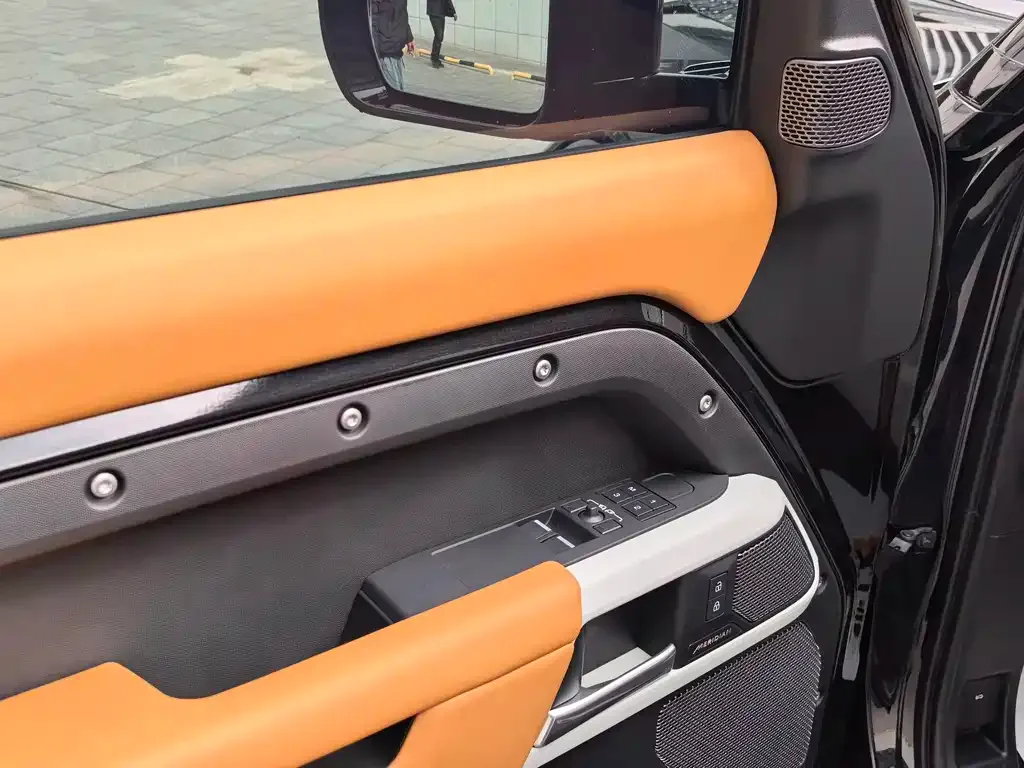 Land Rover Defender — фото 10