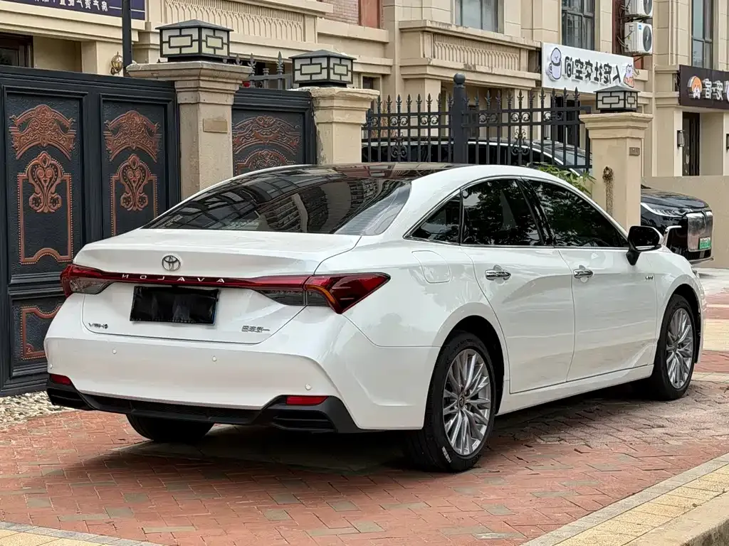 Toyota Avalon — фото 9