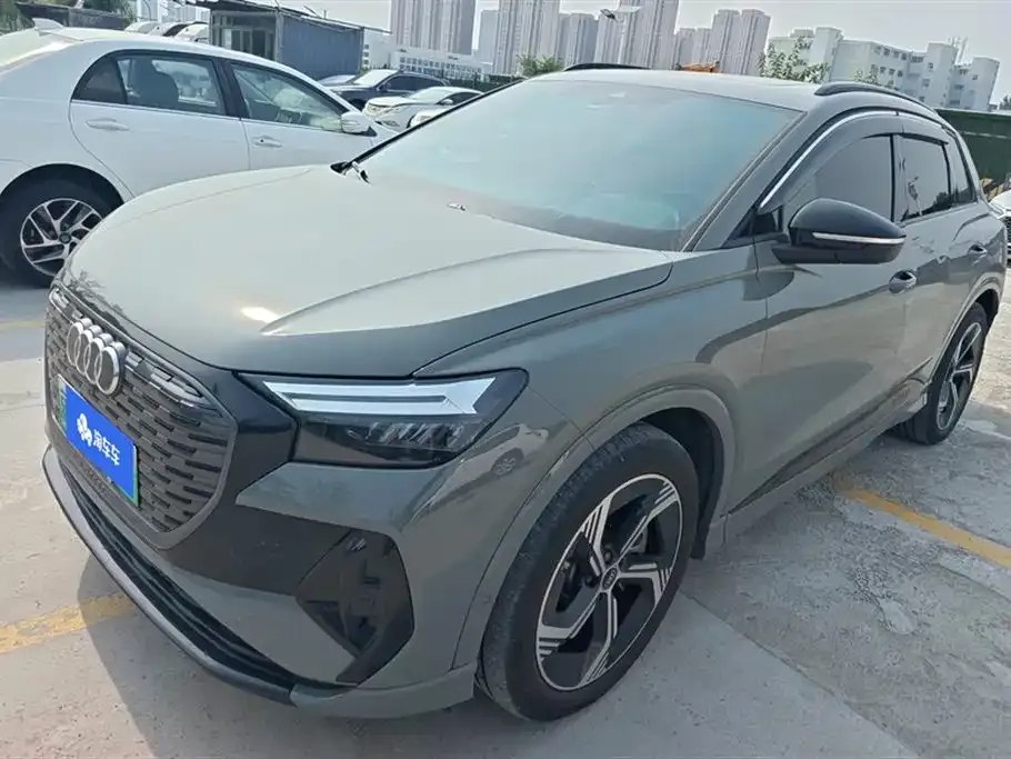 Audi Q4 e-tron — фото 1