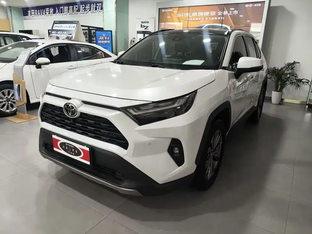 Toyota RAV4 — фото 1