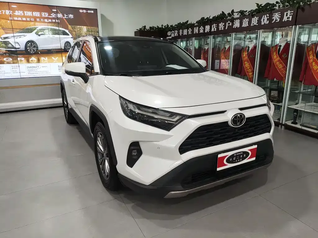 Toyota RAV4 — фото 8