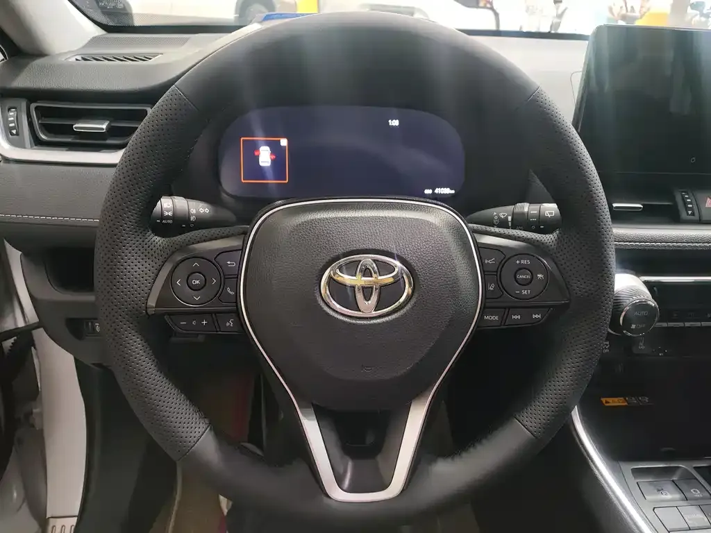 Toyota RAV4 — фото 7