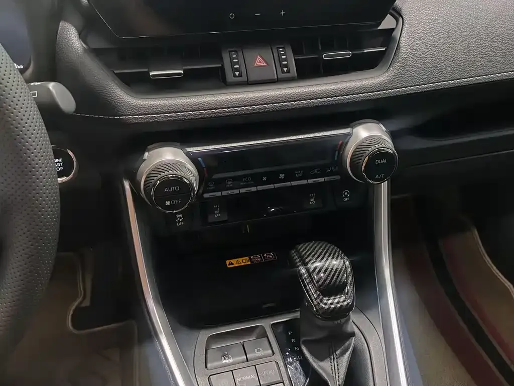 Toyota RAV4 — фото 10