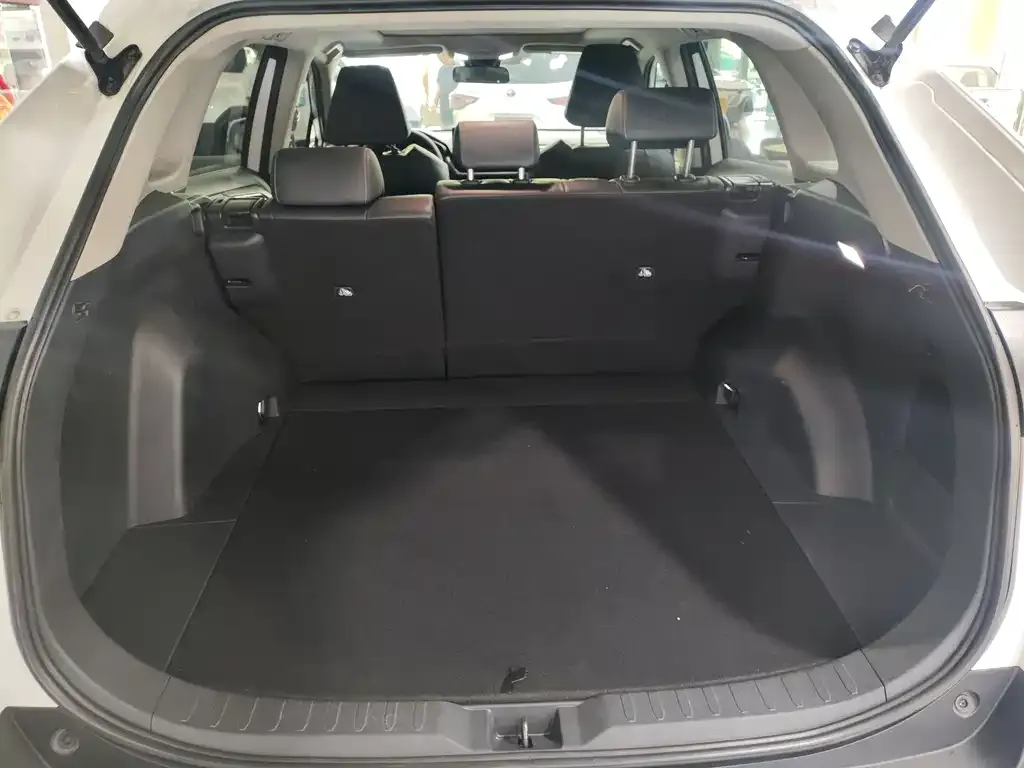 Toyota RAV4 — фото 2