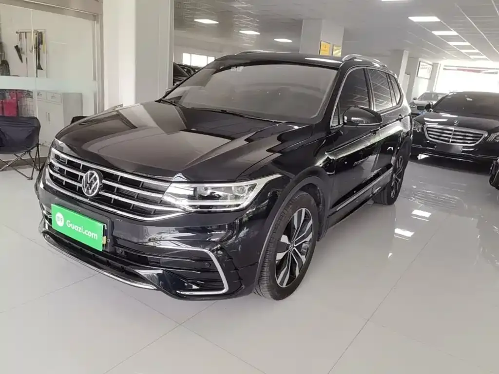 Volkswagen Tiguan L — фото 1
