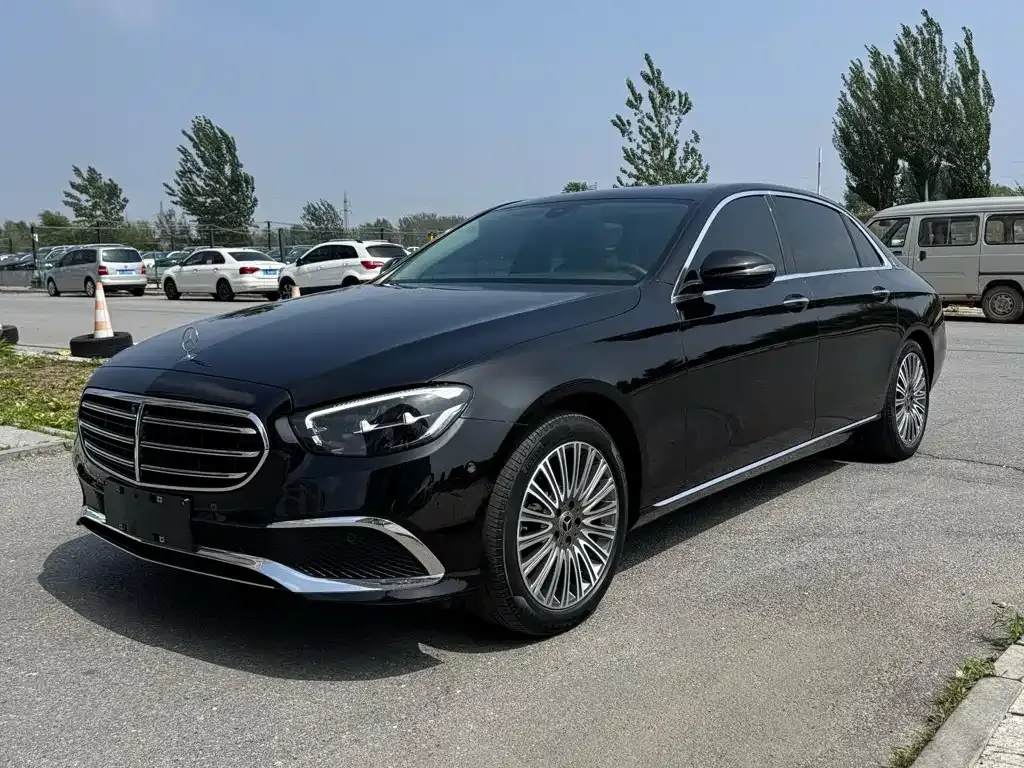 Mercedes-Benz E-Class — фото 1