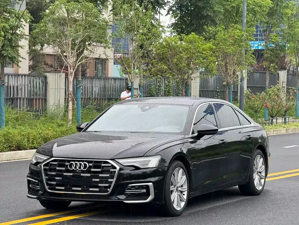 Audi A6L — фото 1