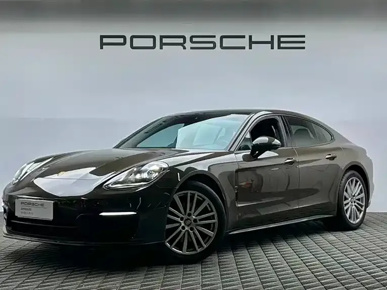 Porsche Panamera — фото 1