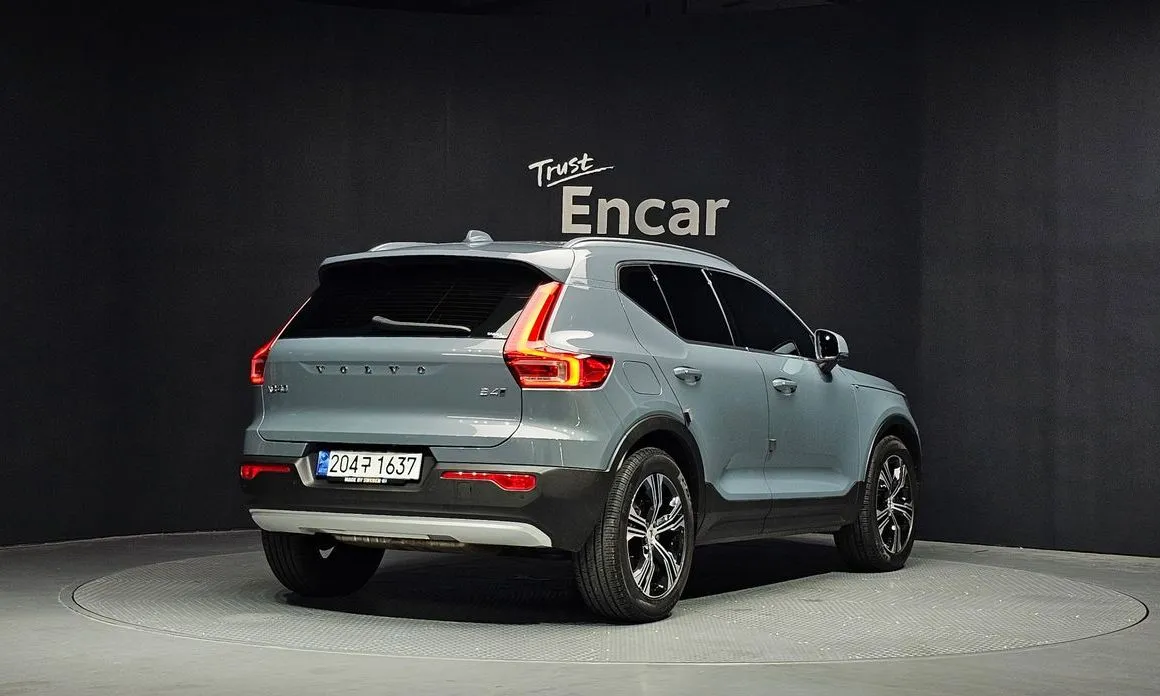Volvo XC40 — фото 8